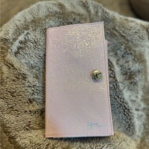 IT Cosmetics Shimmering Light Brush Organizer